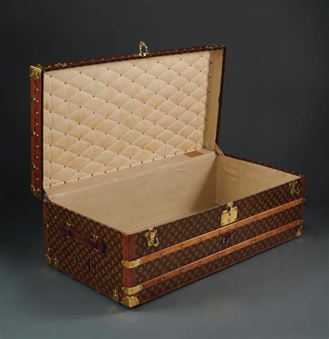 louis vuitton histoire s tassen koffers|louis vuitton trunks history.